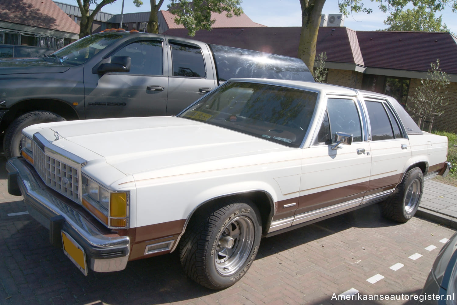 Ford LTD Crown Victoria uit 1983